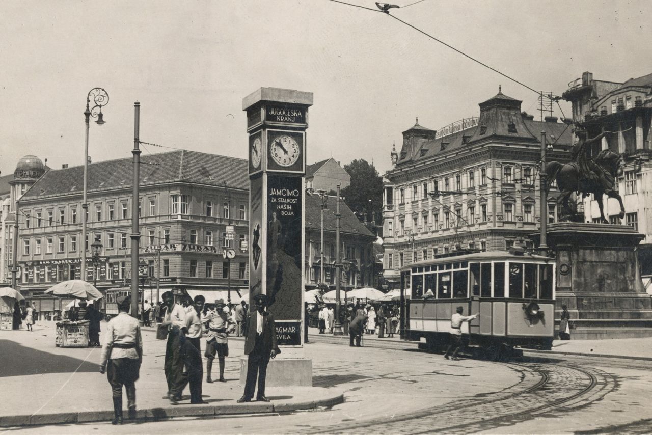 Trg bana Jelačića oko 1935. godine, sat